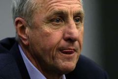 Cruyff se vrátil po 13 letech na lavičku. A hned vyhrál