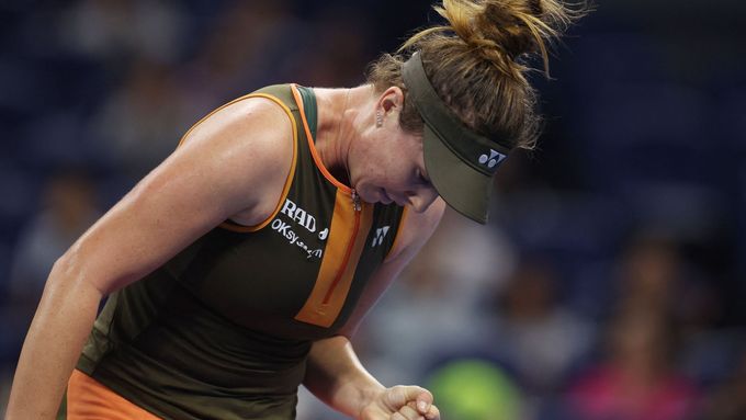 Sestřih utkání Nosková - Kesslerová včetně parádního kraťasu české tenistky