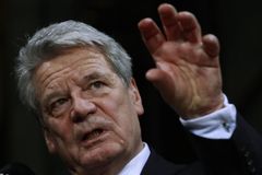 Vztahy Čechů a Němců jsou dějinami utrpení, řekl Gauck