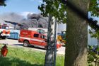 V Úholičkách u Prahy hořela šest hodin skládka. Škoda dosahuje desítek milionů korun