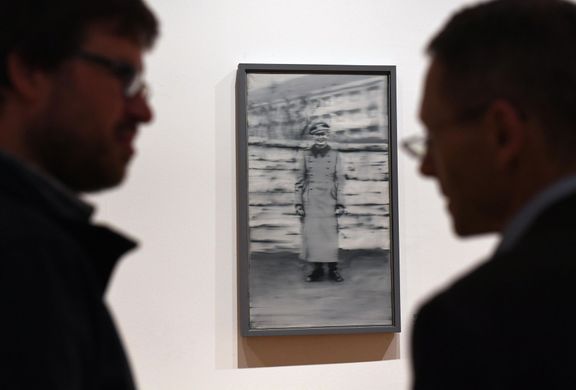 Gerhard Richter: Strýc Rudi, 1965, olej na plátně, 87 cm x 50 cm.