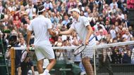 Hubert Hurkacz a Roger Federer ve čtvrtfinále Wimbledonu 2021