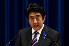 Japonský premiér Abe rozpustí parlament, chce předčasné volby