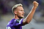 Lech mířil k senzaci, Fiorentina ale hrozící potupu odvrátila. Dál jde i West Ham