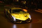 A samozřejmě exkluzivní Lamborghini Veneno. Toho firma vyrobí jen tři kousky - každý za tři miliony euro.