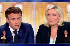 Macron v debatě zaútočil na Le Penovou kvůli vztahům s Ruskem. Vytáhl i českou stopu
