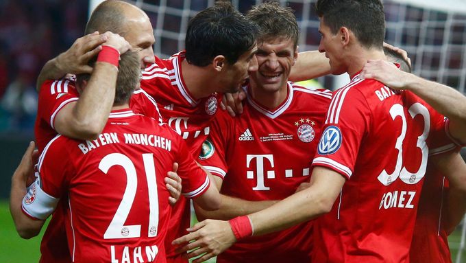 Bayern Mnichov se raduje z vítězství v německém poháru 2013