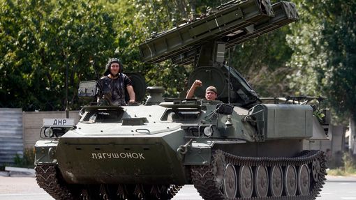 Proruští separatisté nedaleko východoukrajinského Doněcku.