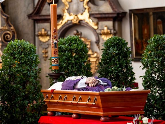 Poslední rozloučení s kardinálem Dominikem Dukou.