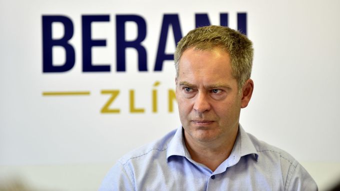 Bývalý hokejový expert České televize Martin Hosták je od června generálním manažerem zlínského hokeje.