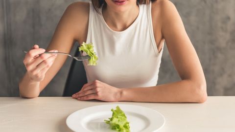 Lidé často jedí méně, než by měli, říká dietoložka. Poradila, kolik toho za den sníst