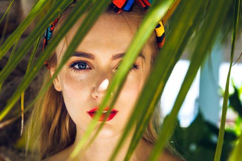 Jak se v létě nalíčit: Inspirace od make-up artistů celebrit