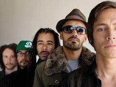 Incubus: Brandon Boyd (zpěv), Ben Kenney (basa), DJ Kilmore, Jose Pasillas (bicí) a Mike Einziger (kytara)