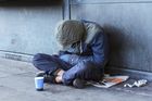 Bezdomovci jako hloupí alkoholici? Mýtus, živí ho média, tvrdí pořadatelé Noci venku