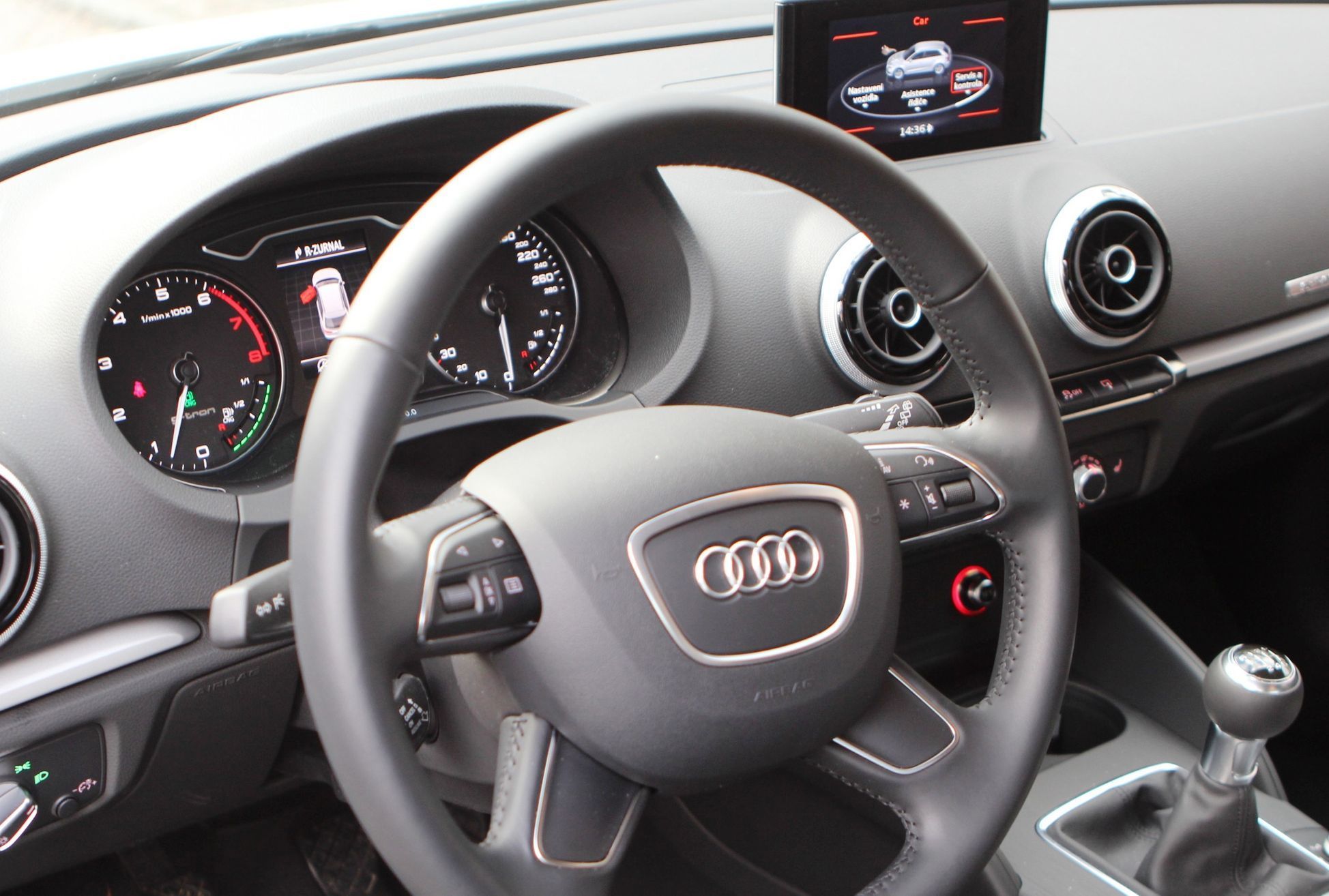Audi A3 g-tron interiér