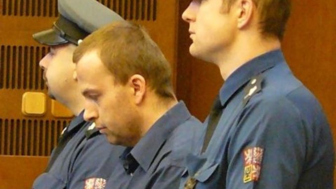 Petr Zelenka (in the middle) at the trial