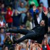 Trenér Atlética Madrid Diego Simeone slaví zisk mistrovského titulu