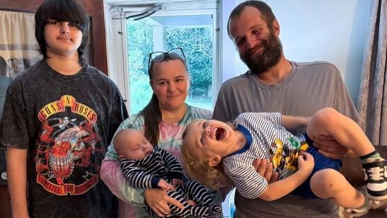 Bez dluhů a hypotéky. Rodina si pořídila netradiční bydlení a složenky řešit nemusí