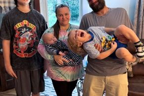 Bez dluhů a hypotéky. Rodina si pořídila netradiční bydlení a složenky řešit nemusí