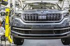 Přísné testování emisí a sílící koruna přiškrtily zisk Škoda Auto, spadl o 15 procent
