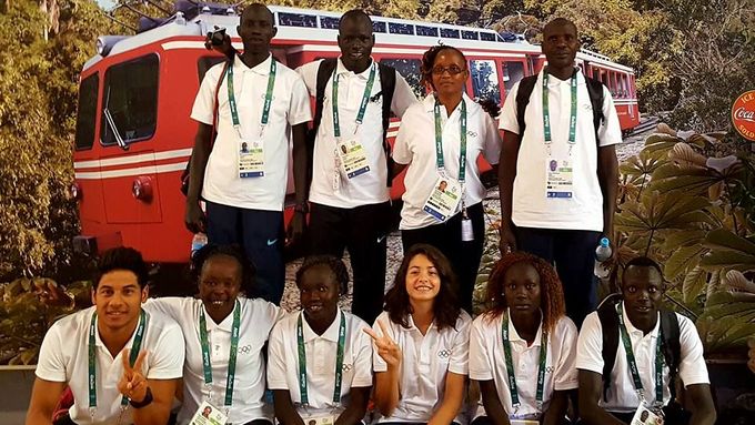Desetičlenný Olympijský tým uprchlíků (Refugee Olympic Team).