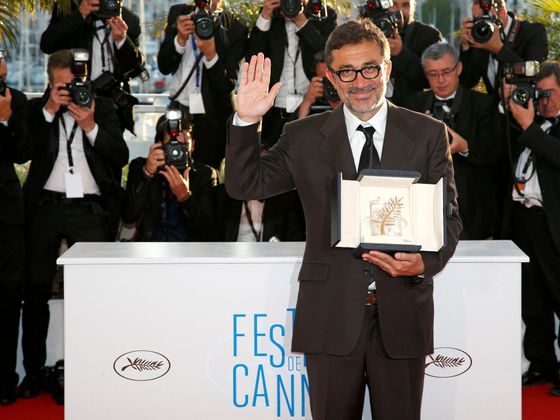 Cannes 2014 - hlavní ceny Director Nuri Bilge Ceylan, Palme d'Or award winner for his film "Winter Sleep", poses during a photocall at the closing ceremony of the 67th Cannes Film Festival in Cannes