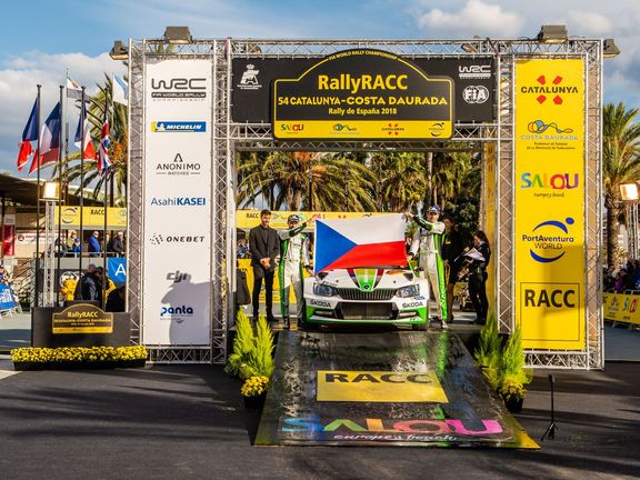 Jan Kopecký slaví na Katalánské rallye titul mistra světa WRC2 v sezoně 2018.