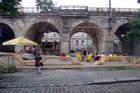 Obrazem: Šachy či tančírna pod Negrelliho viaduktem. Architekti mají vizi oživení veřejného prostoru