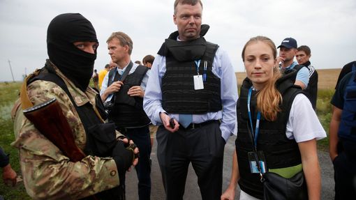 Inspektoři OBSE na místě nehody letu MH17