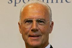 Beckenbauer: Němci by mohli Anglii porazit na penalty