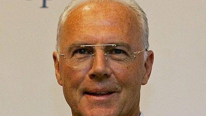 Franz Beckenbauer se musí po dobu šampionátu vzdát všech aktivit spojených s fotbalem.