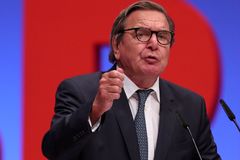 Bývalý německý kancléř Schröder míří do vedení ruského ropného gigantu Rosněfť