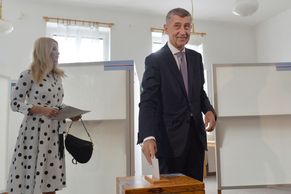 Foto: Eurovolby v Česku skončily. Hlas odevzdali lídři politických stran i prezident