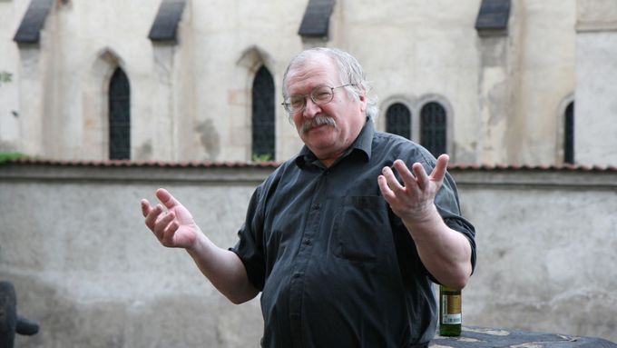 Ivan Martin Jirous u kostela sv. Jana na Skalce, 2008.