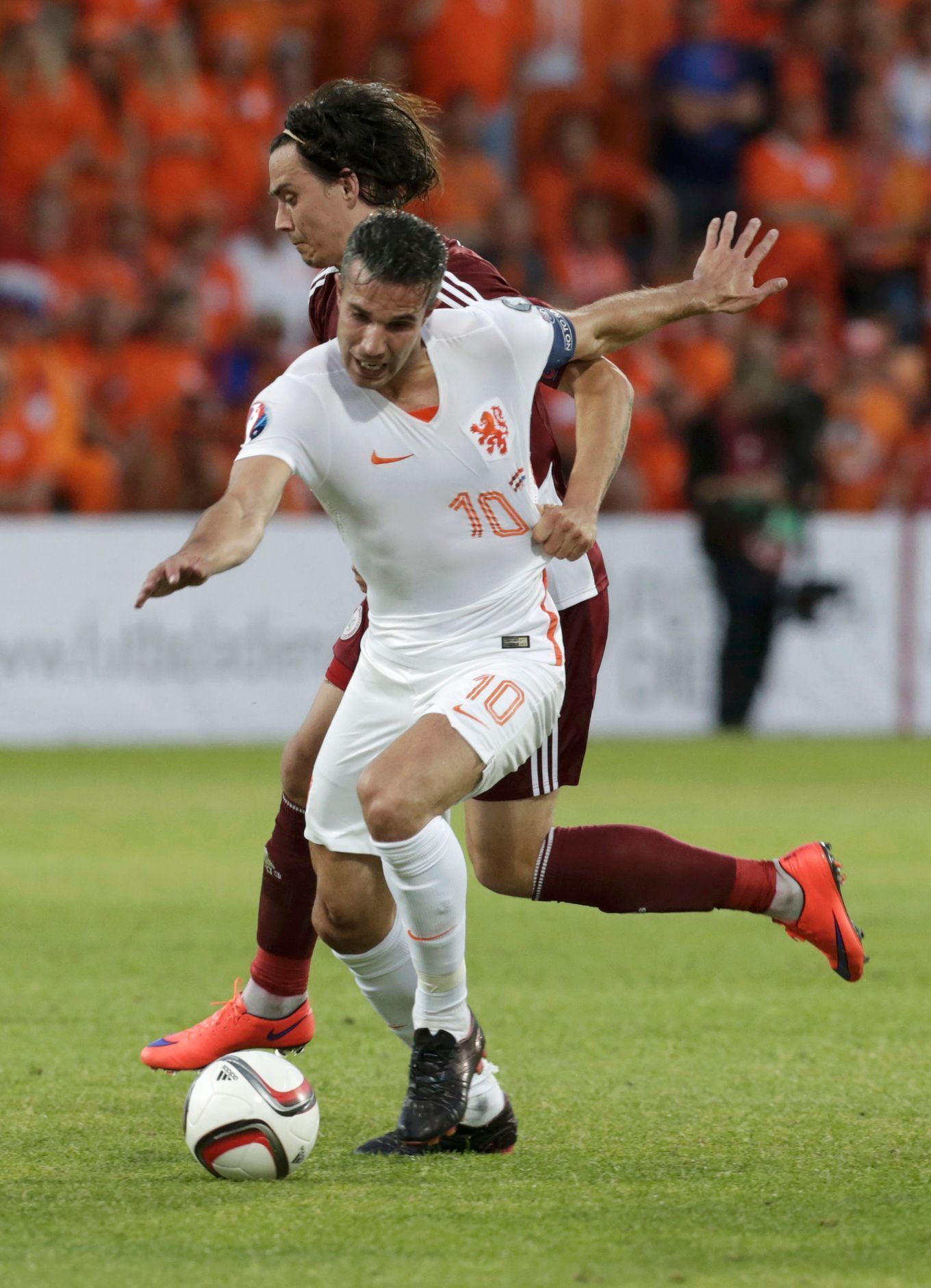 Robin van Persie v kvalifikaci na Euro 2016