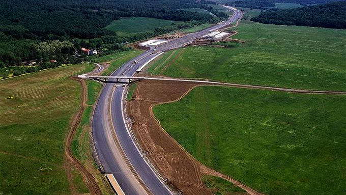 Strabag se podílí na výstavbě dálnic i v Česku