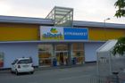 Ahold zavře hypermarket v Karlových Varech, letos druhý