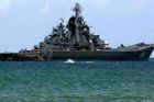 Ruský křížník potopil čínskou loď. Sedm nezvěstných