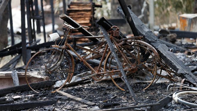 Foto: Utečte, nebo vás pozabíjíme! V Barmě zůstávají po uprchlících vesnice spálené na popel