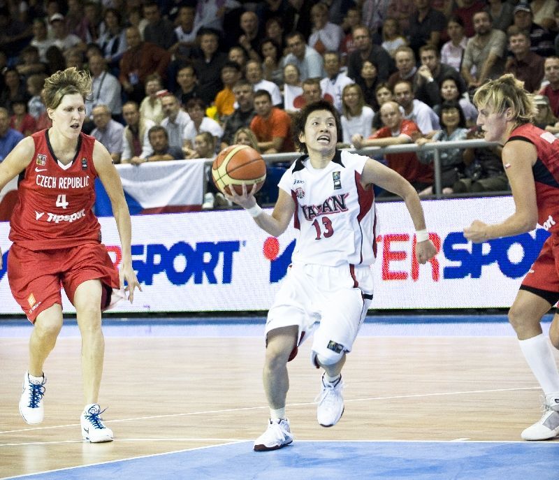 MS basketbal: Česko - Japonsko (yuko Ogaová)