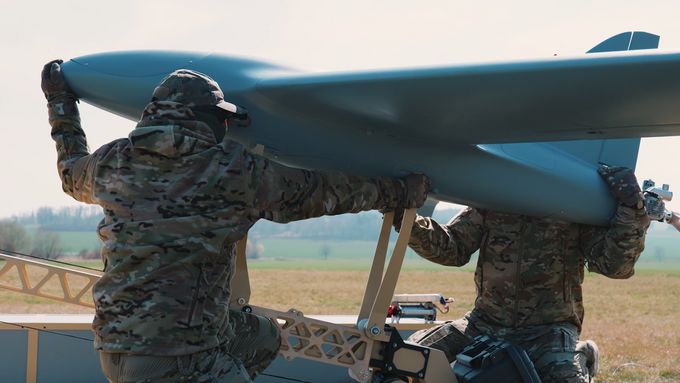 Video od firmy LPP ukazuje bojový dron a bojové vozidlo