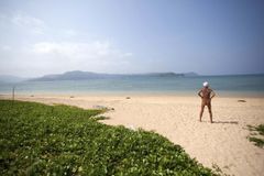 Ideální důchod? Japonec žije nahý na ostrově bez vody