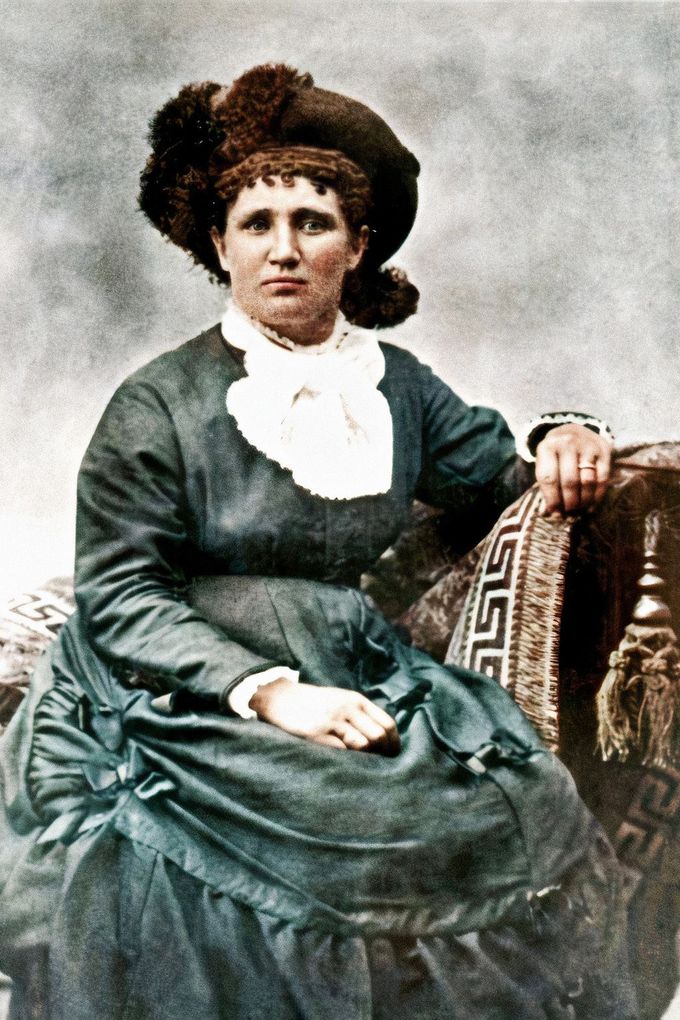 Calamity Jane, která proslula jako pistolnice v éře Divokého západu v USA. Zde je k vidění v civilním oblečení. Nedatovaný snímek (cca 1870).
