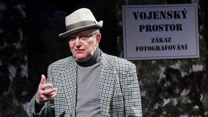 Jiřímu Suchému, duši divadla Semafor, je 86 let.