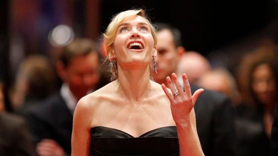 Kate Winsletová na Berlínském filmovém festivalu, kam přijela coby představitelka hlavní ženské role ve filmu Předčítač, za niž získala Oscara.