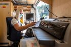 Česká pošta představila první mobilní pobočky. Klienty tam čeká totéž, co v kamenných