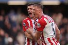 Údiv fotbalové Anglie. Nováček Sunderland obral Chelsea a už nahání vedoucí Arsenal