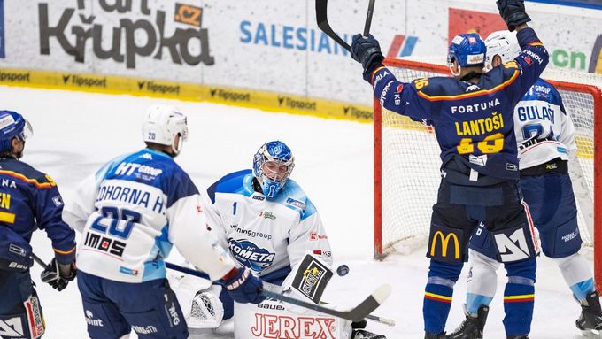 Radost hokejistů Českých Budějovic proti Kometě