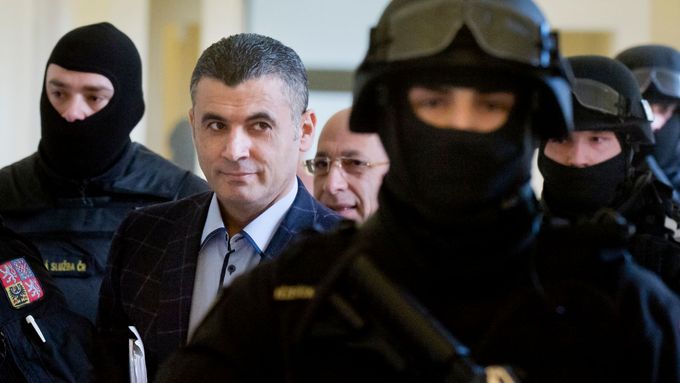 Alí Fajád, Libanonec s ukrajinským pasem, zřejmě člen libanonské vojenské rozvědky. Dal nám zabrat.