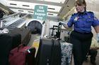 Ztracených zavazadel na letištích výrazně ubylo. Cestující je budou moci sledovat v mobilu